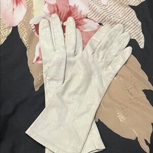 Elegant White Leather Gloves